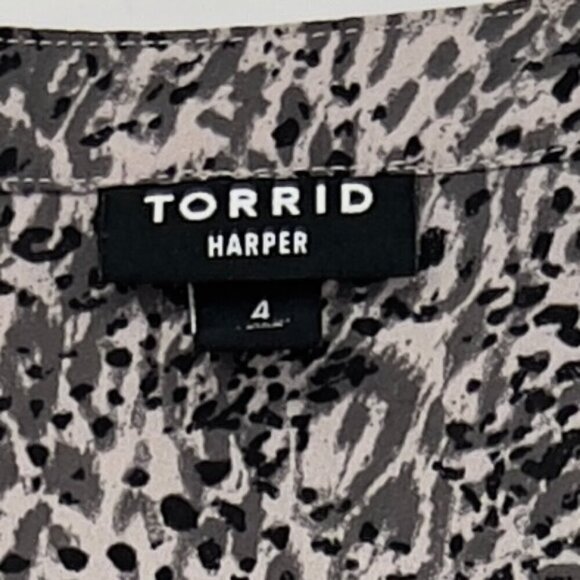 Torrid Harper Plus Women's Animal Print Tab Sleeve Gray/Black /Cream Top Size 4 - Picture 7 of 10